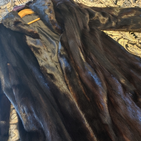 Custom made black diamond full length mink coat - Picture 2 of 5